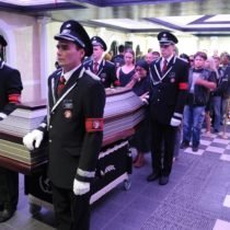похороны М Гуляева в Новосибирском крематории